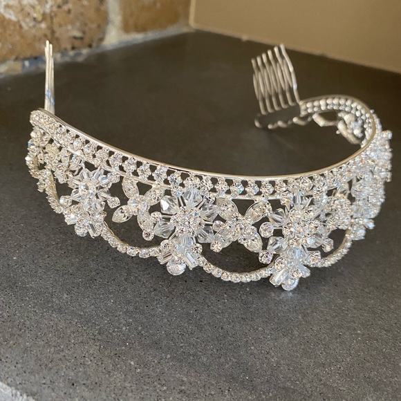 Crystal Tiara - Picture 3 of 6